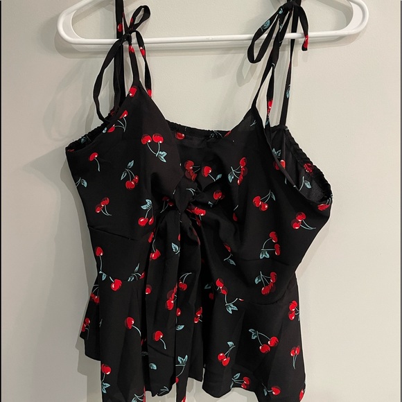 Cherry tie top - Picture 1 of 1